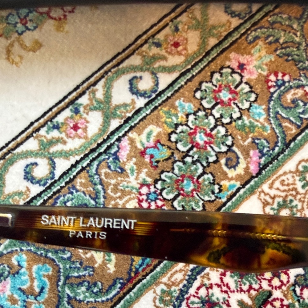 Saint Laurent Black sunglasses. - Picture 3 of 4